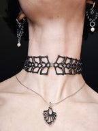 vertebrae choker