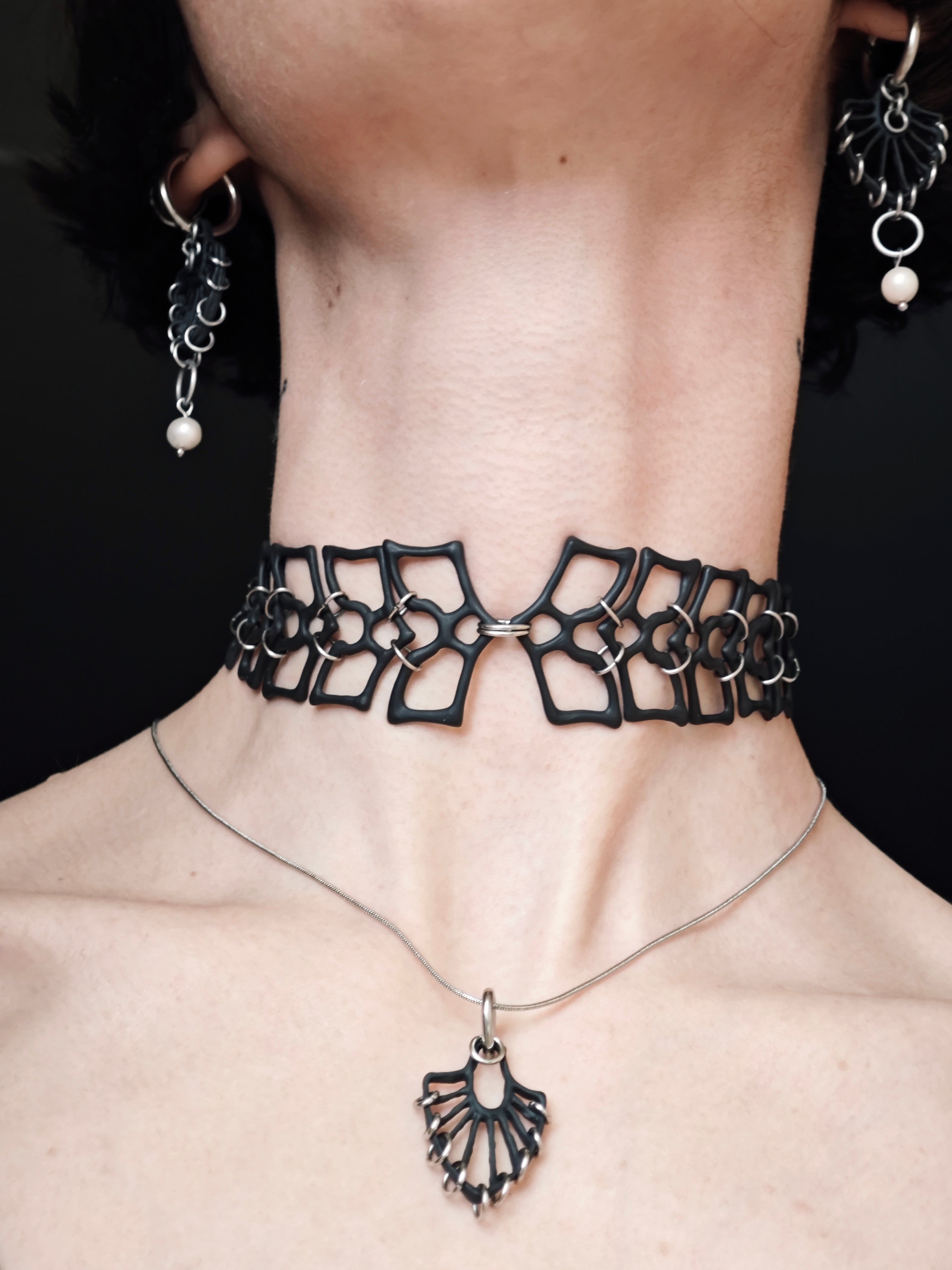 vertebrae choker