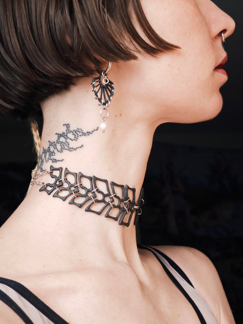 vertebrae choker