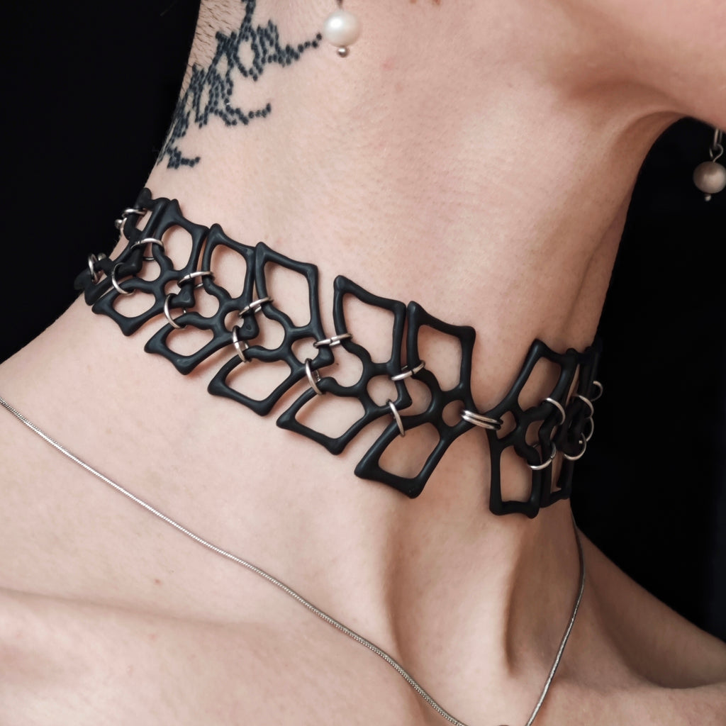vertebrae choker